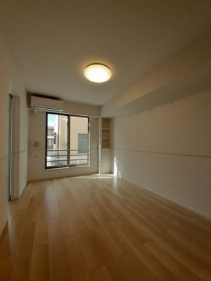 【居間・リビング】 | ニューライフ | こちらの居間で趣味の時間をお楽しみください