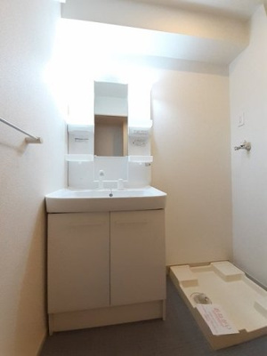 【洗面所】 | ヴィベンテ | 明るい洗面所です