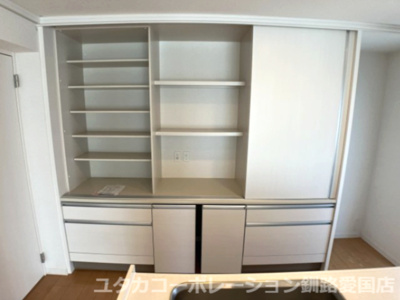 【収納】 | 釧路町昆布森1丁目25-1売家 | キッチンの後ろには食器棚もございますよ～◎