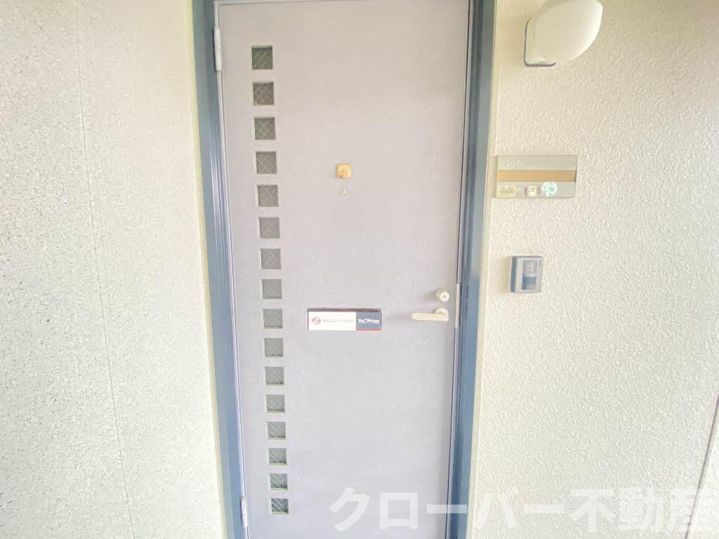 コスモタウン森岡 C棟のエントランス