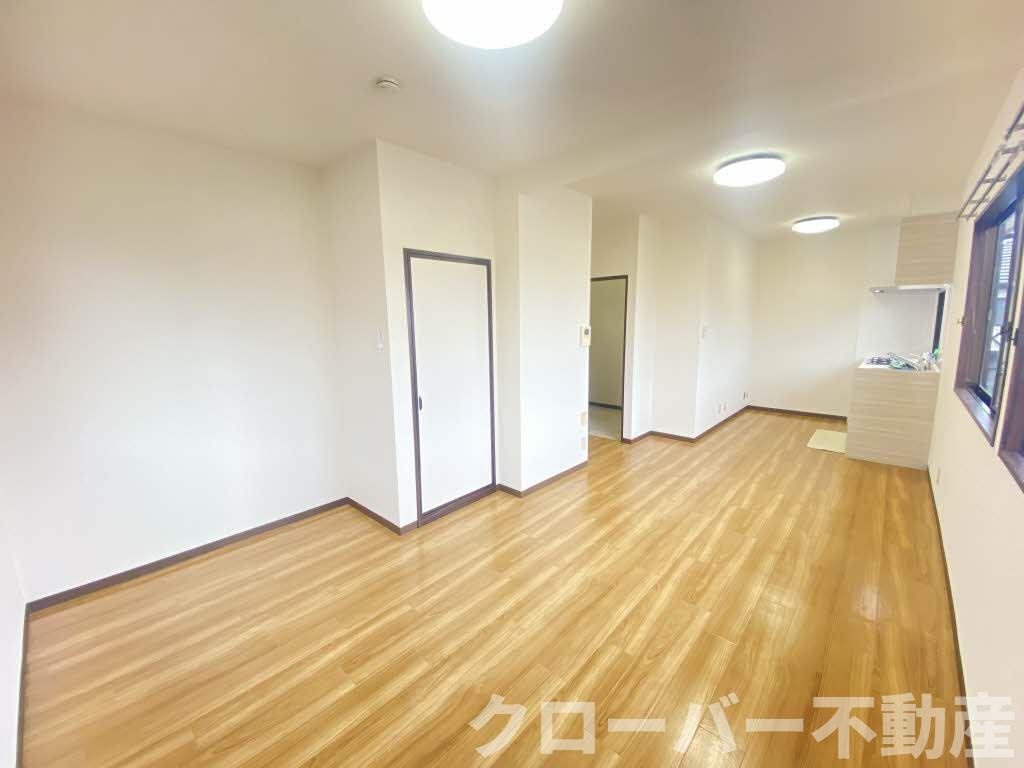 コスモタウン森岡 C棟の居間・リビング