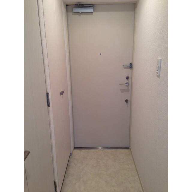 プレール・ドゥーク東京ＥＡＳＴⅤの玄関