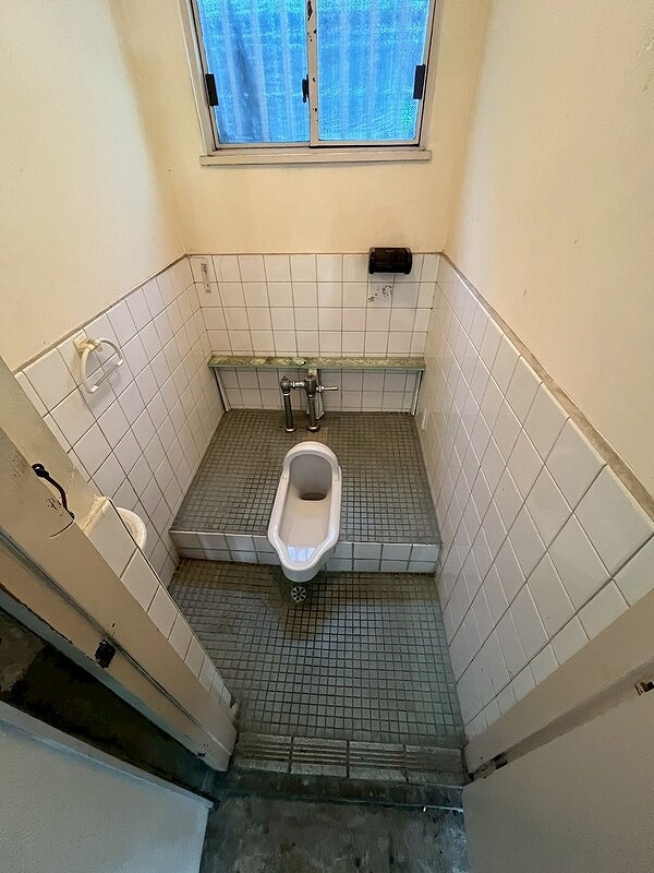 大阪市浪速区日本橋４丁目の店舗事務所のトイレ