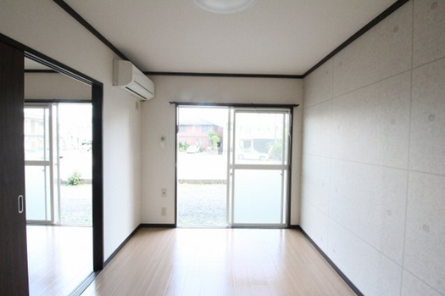 コンパクトで使いやすい洋室です