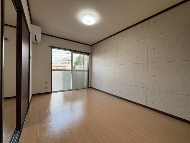 ゆったり過ごせる居間です