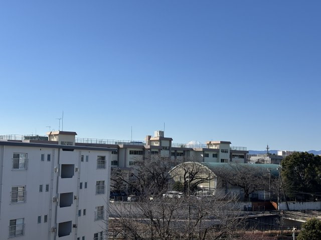 南側の眺望は、天気の良い日に富士山見えますよ