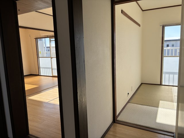 玄関から見た室内です