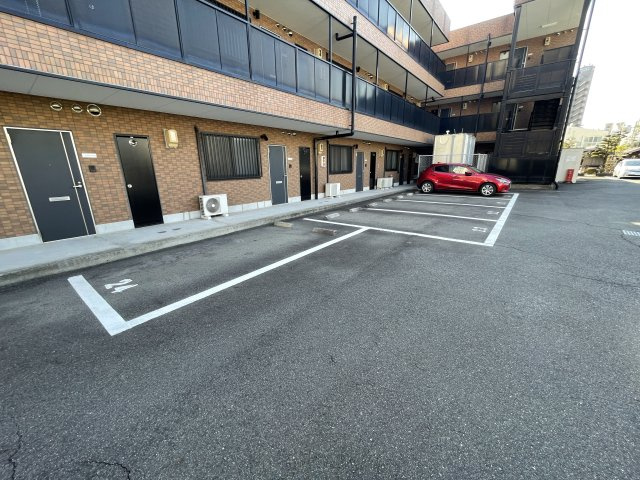 アンプルール フェール 縁Ⅱの駐車場