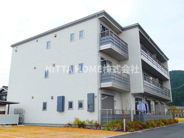 サンフェリーチェ篠山の駐車場|駅から徒歩圏内の立地です◎