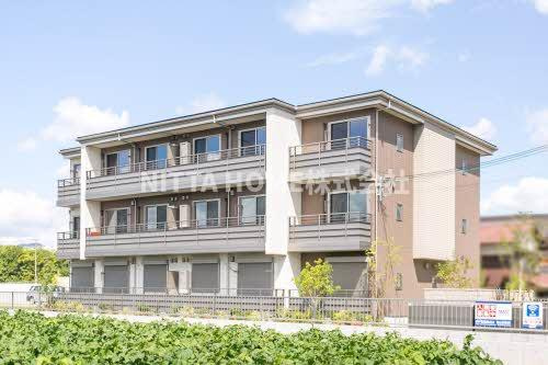 サンフェリーチェ篠山の外観|3階建てオートロック付きのマンションです☆彡