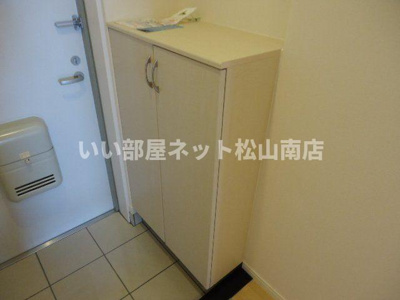 【玄関】 | グランチェスタ鷹子