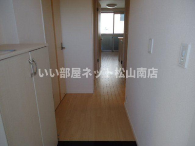 【玄関】 | グランチェスタ鷹子