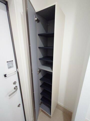 イースターリリー川口の玄関