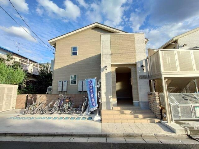 イースターリリー川口の外観