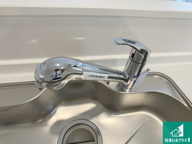 神戸市西区大沢　第1期　新築一戸建ての設備|浄水器を内蔵！炊飯時、お茶を作る時に安心してお水を使えます！お湯と冷水、浄水と原水、シャワーの切替えもワンタッチです！