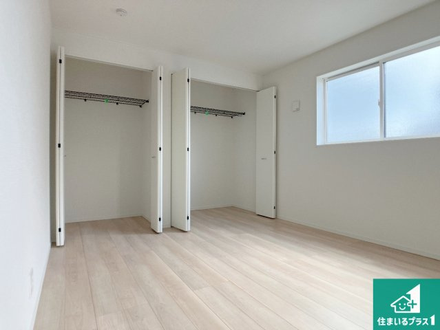 神戸市西区大沢　第1期　新築一戸建ての洋室|収納スペースが充実しているので子供の成長に合わせてたくさん収納ができます！家族構成に合わせた様々な活用ができる収納！