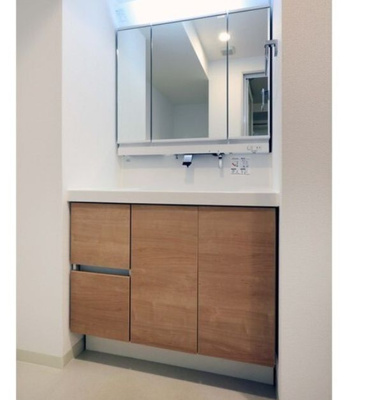 【独立洗面台】 | リバーレ浅草ウエスト | 朝の支度にも助かる、独立の洗髪洗面化粧台