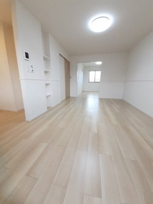 【居間・リビング】 | メゾン・リュミエールⅣ | ゆったり過ごせるリビングです