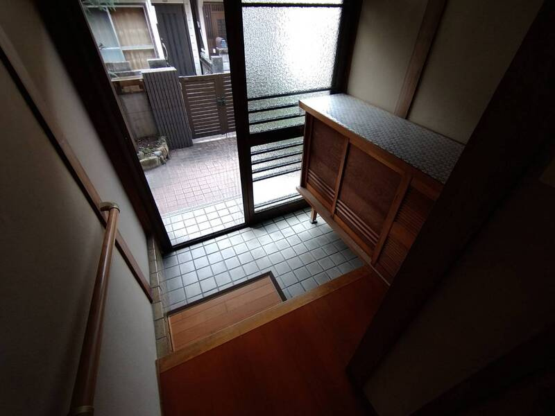 乙木1丁目8-6戸建の玄関