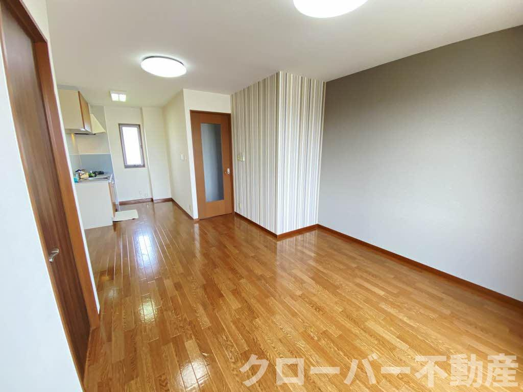 コスモタウン森岡Ⅱ A棟の居間・リビング