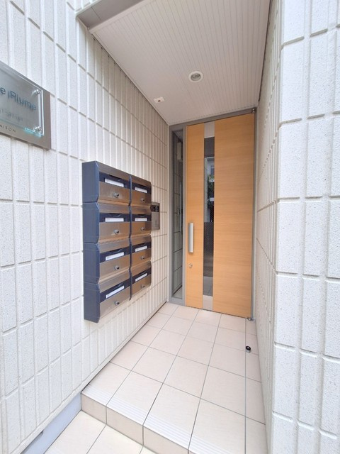 Maison de plumeのエントランス|オートロック付きのエントランス