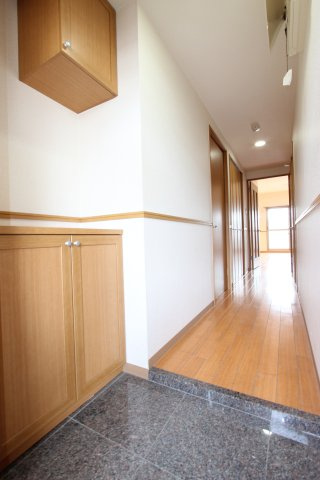 ラスターハイツⅡの玄関