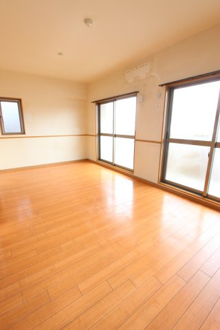 ラスターハイツⅡの居間・リビング