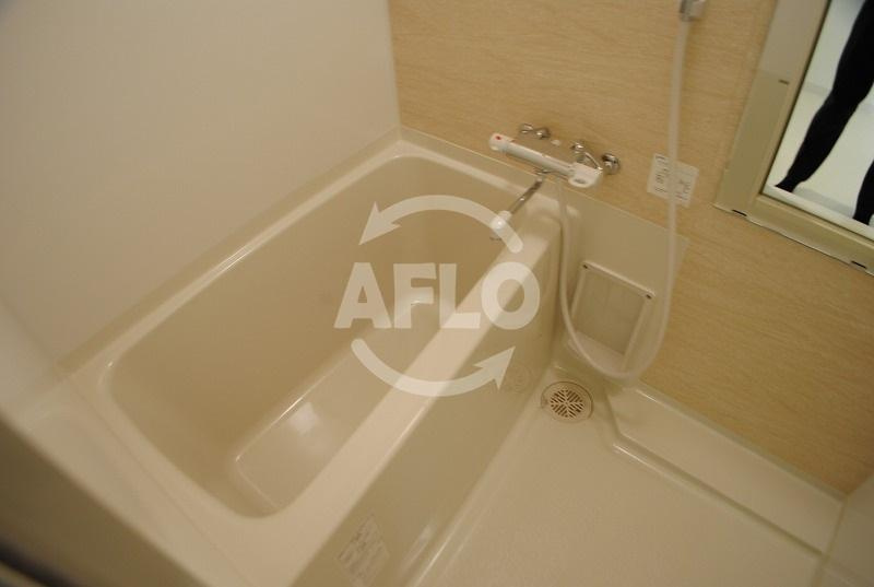 LUMINOUS桜川の浴室|アーバンパーク難波　清潔感のあるお風呂