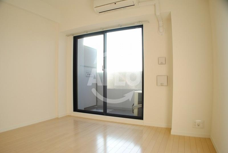 LUMINOUS桜川の居間・リビング|アーバンパーク難波　洋室