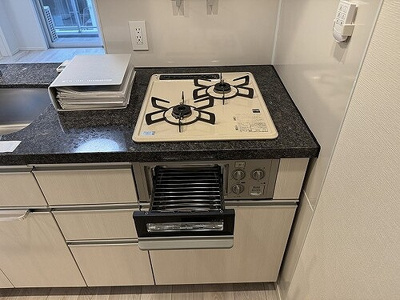 【キッチン】 | ライオンズ千代田岩本町ミレスーＫＤＡ | ガスコンロ　※2024年4月撮影