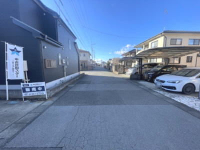 【前面道路含む現地写真】 | 真岡市東光寺4LDK中古住宅