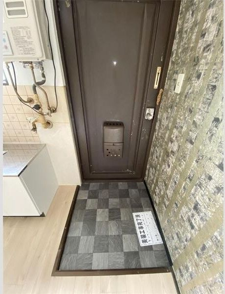 ナカジョウマンションの玄関