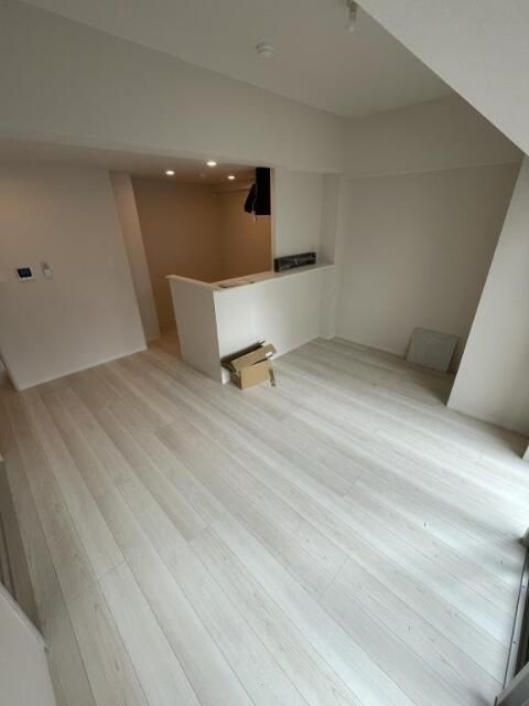 エルデ国立の居間・リビング