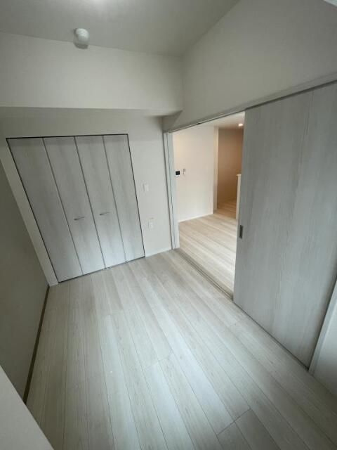 エルデ国立の洋室