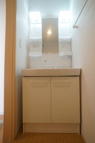 ル・レーヴⅠの洗面所|ゆったりとスペースのある洗面所