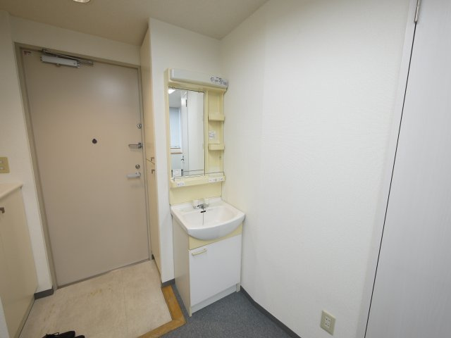 渡辺ビルの独立洗面台