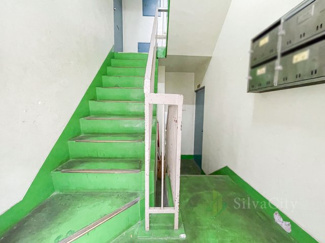 【ロビー】 | 豊玉セブンマンション | エントランスホール　階段