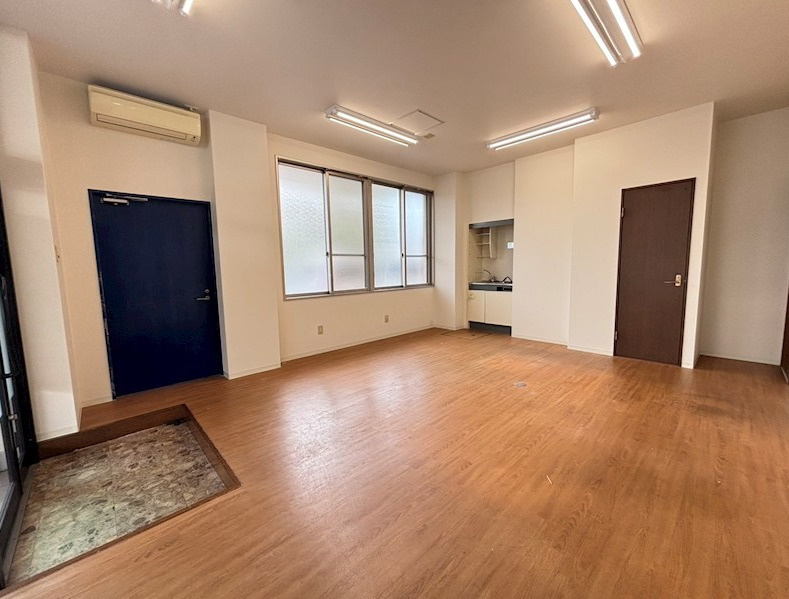 栗東市綣４丁目の店舗事務所の内装