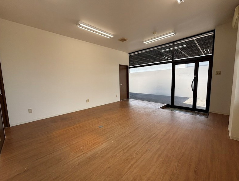 栗東市綣４丁目の店舗事務所の内装