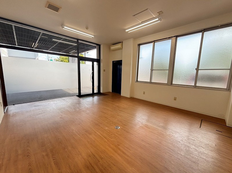 栗東市綣４丁目の店舗事務所の内装