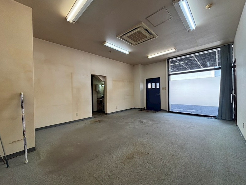 栗東市綣４丁目の店舗事務所の内装