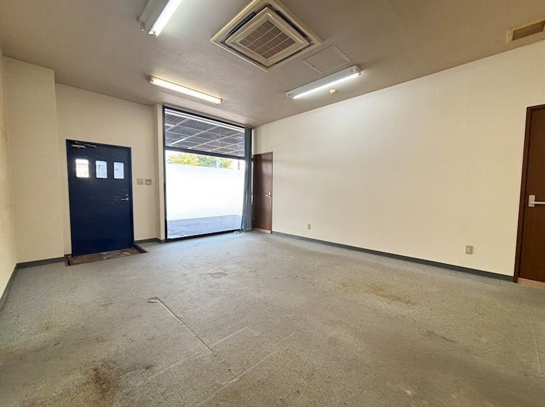 栗東市綣４丁目の店舗事務所の内装