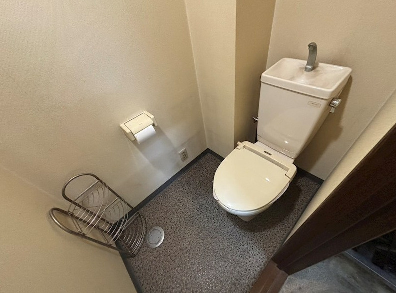 栗東市綣４丁目の店舗事務所のトイレ
