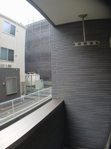 エスティーヌフジＣのバルコニー|暖かな日差しのふりそそぐバルコニー