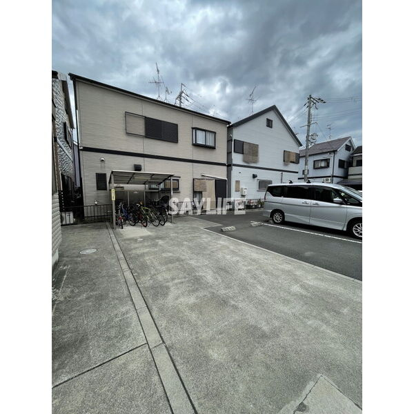 フローラ・ミヤビの駐車場