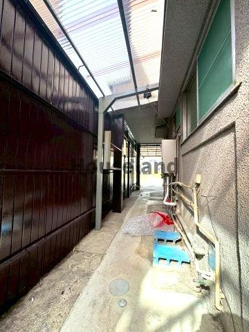 岩橋戸建の庭|1階洋室から出られる場所