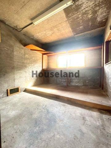 岩橋戸建のその他|1階洋室から出てすぐ横の倉庫。ここに洗濯機置場がある。