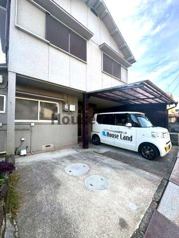 岩橋戸建の駐車場