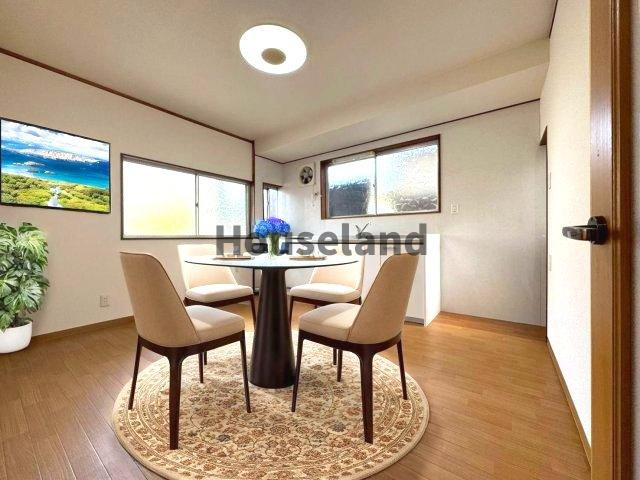 岩橋戸建の居間・リビング|家具はイメージです