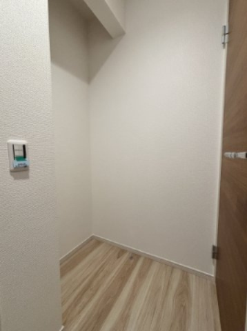 【その他】 | 上小鳥町2期3号棟 | １階廊下には収納があり、掃除機置き場など大活躍♪